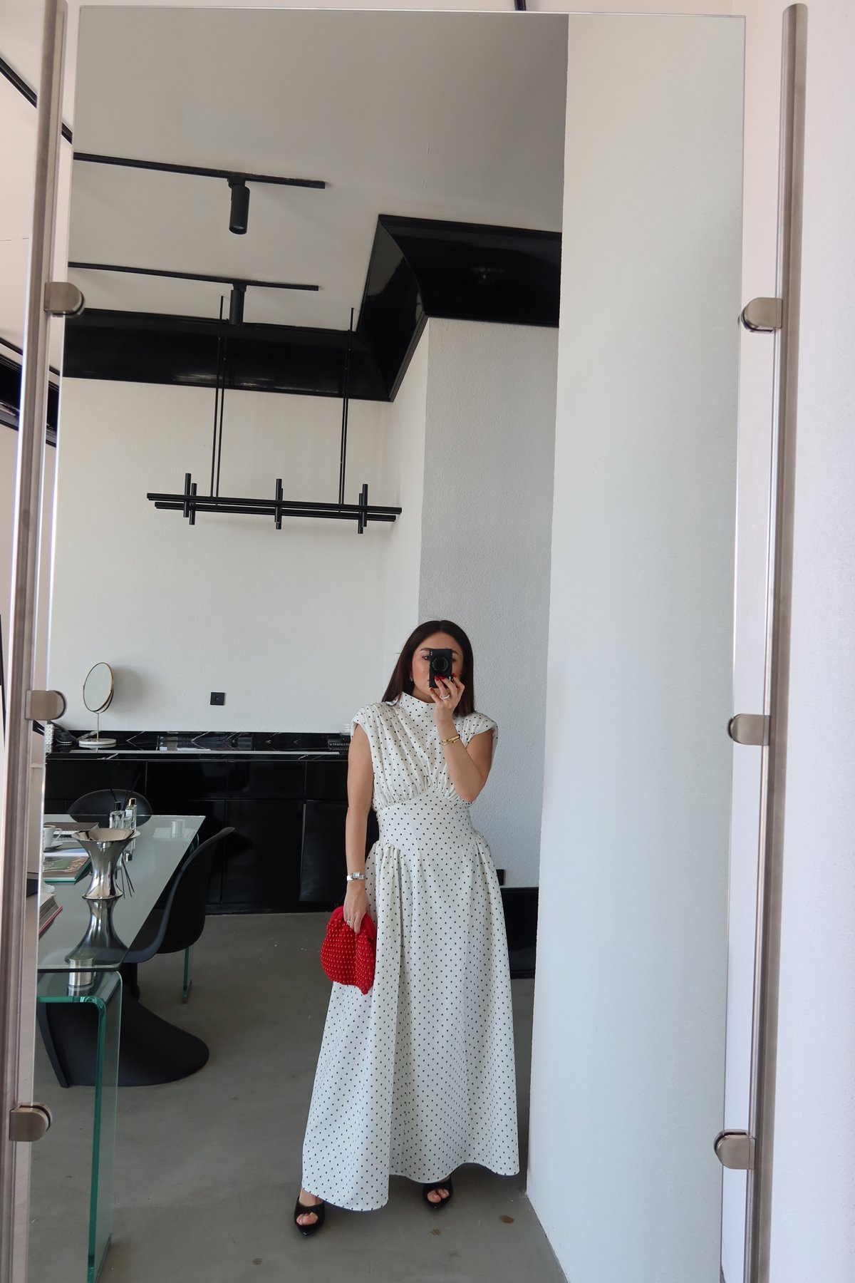 Omuzu Vatkalı Puantiyeli Elbise