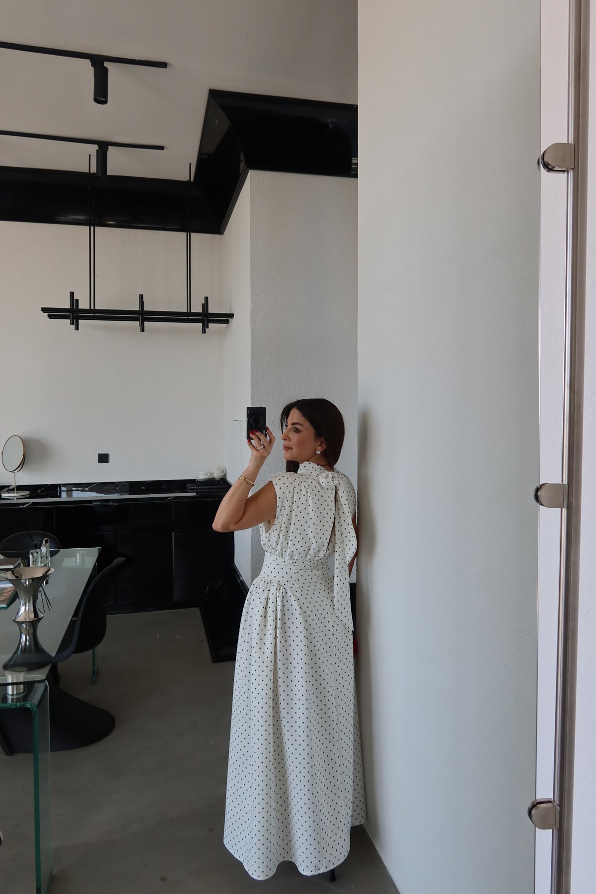 Omuzu Vatkalı Puantiyeli Elbise