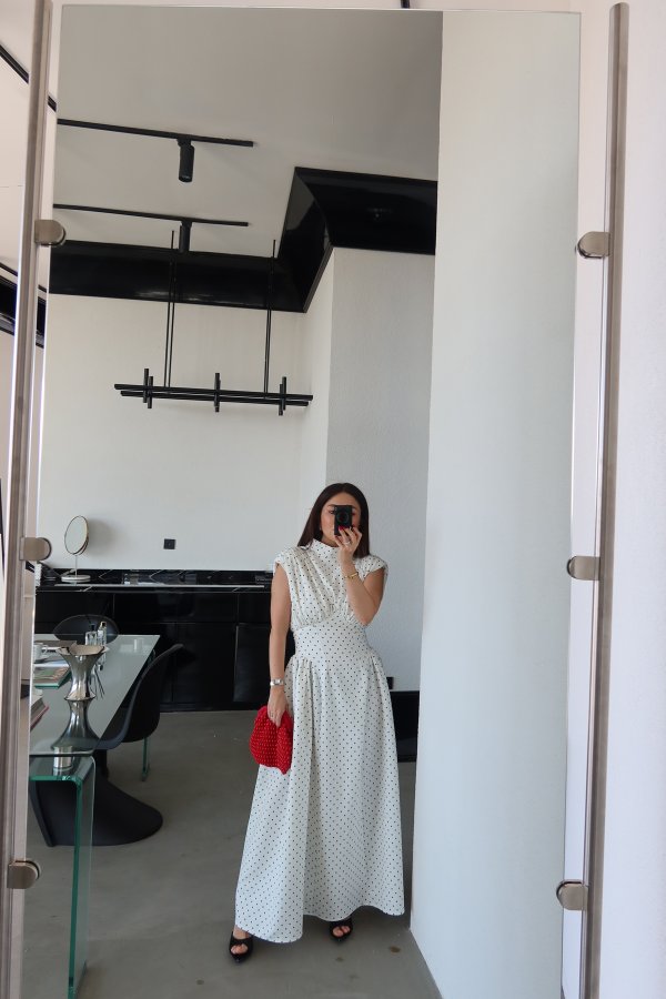 Omuzu Vatkalı Puantiyeli Elbise