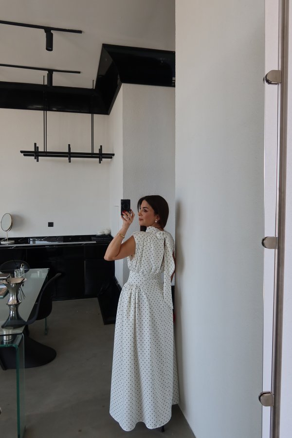 Omuzu Vatkalı Puantiyeli Elbise