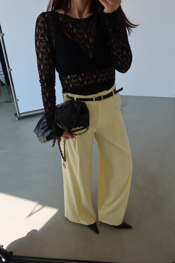 Pileli Kemerli Geniş Paça Pantolon