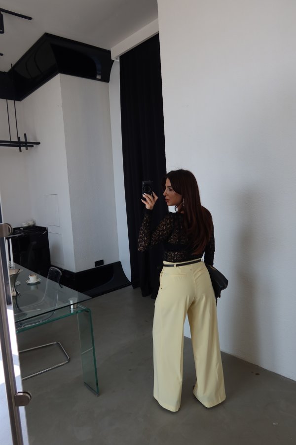 Pileli Kemerli Geniş Paça Pantolon