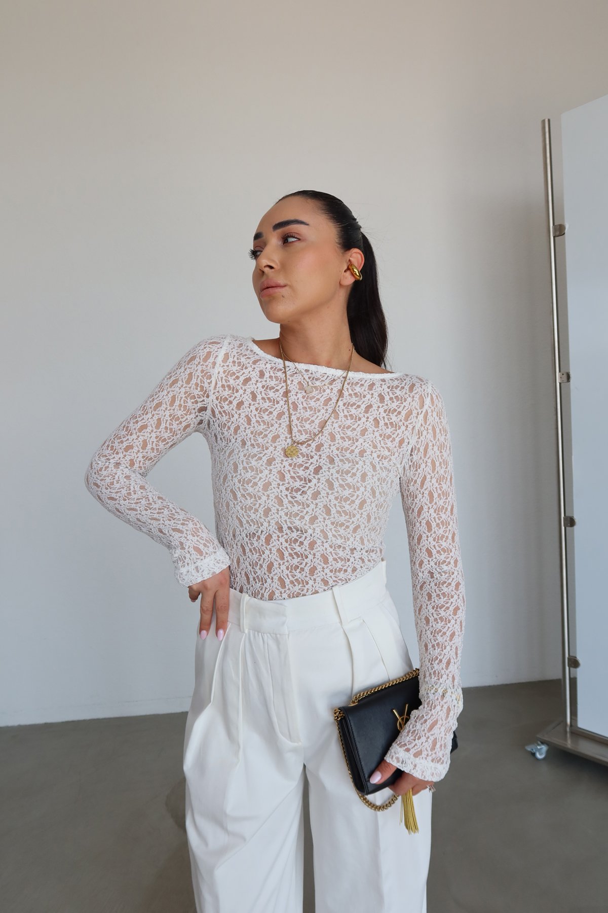 Kayık Yaka Dantel Bluz