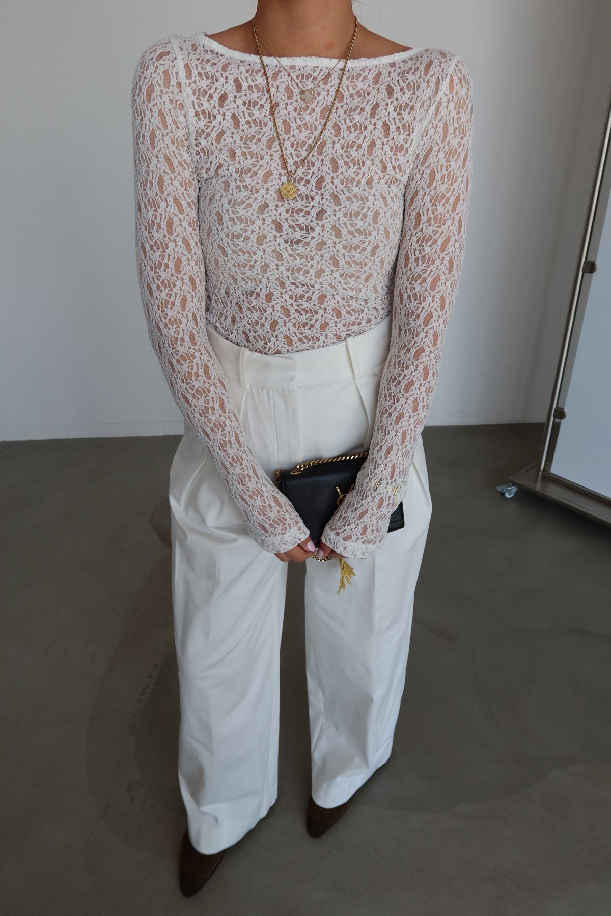 Kayık Yaka Dantel Bluz