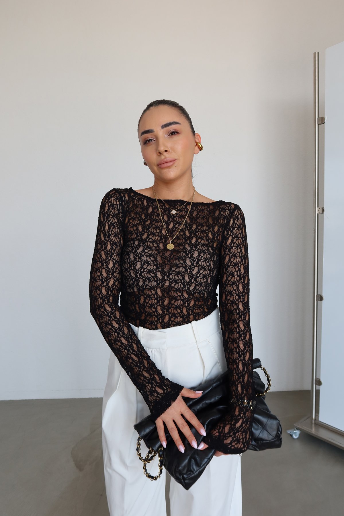 Kayık Yaka Dantel Bluz