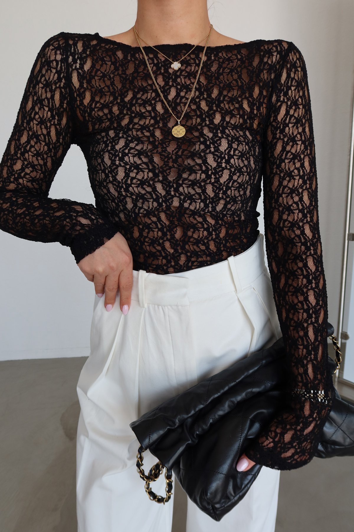 Kayık Yaka Dantel Bluz