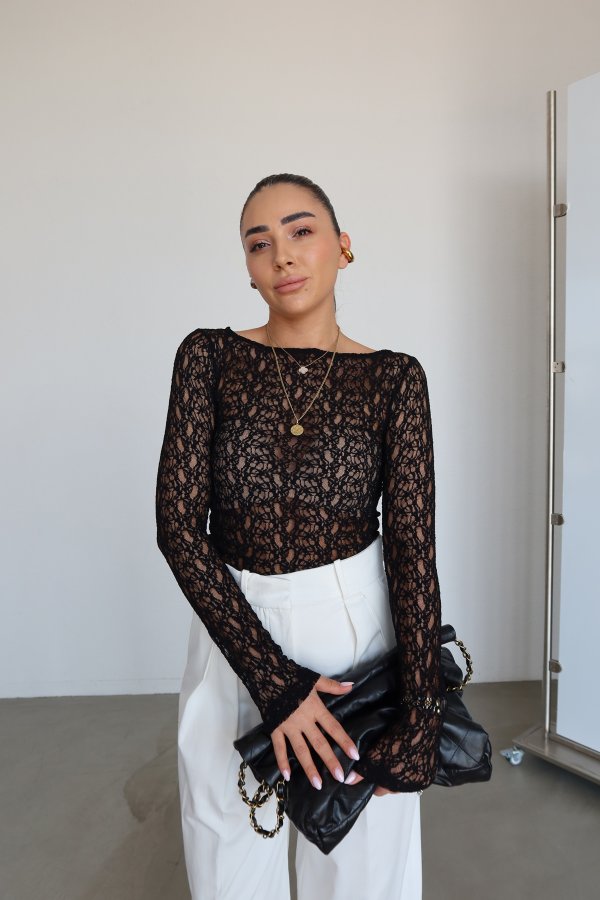 Kayık Yaka Dantel Bluz