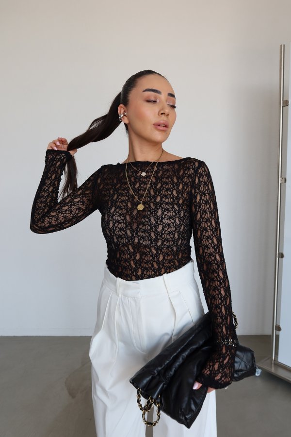 Kayık Yaka Dantel Bluz