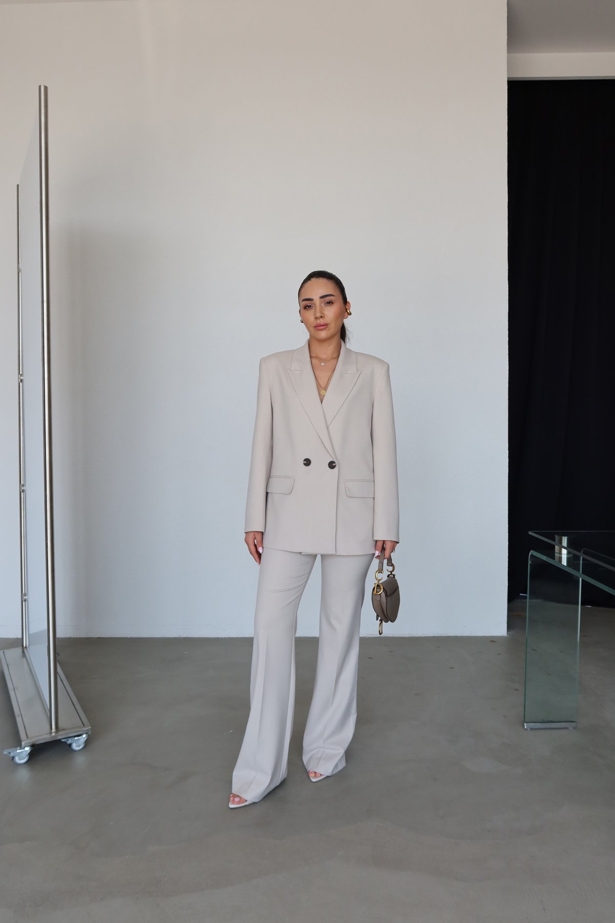 Geniş Paça Pileli Kumaş Pantolon