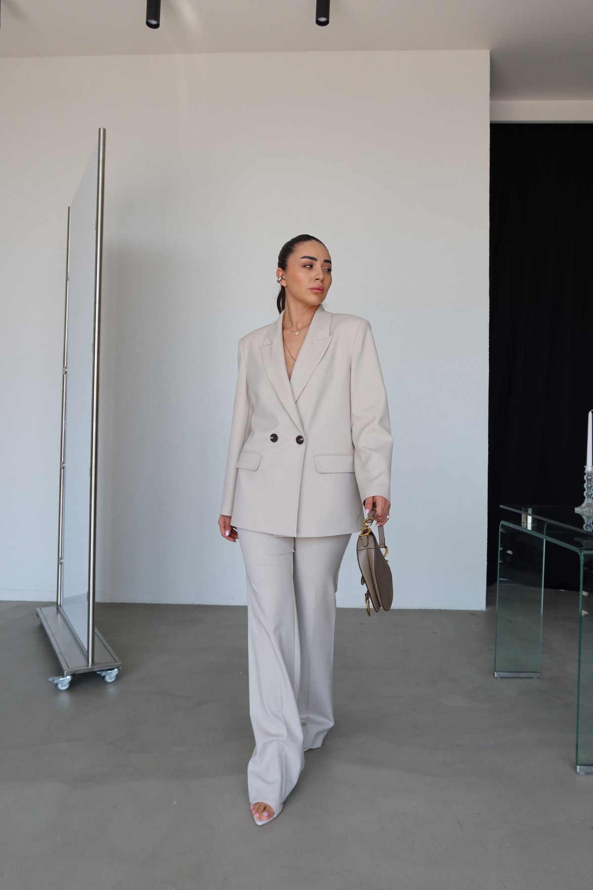 Geniş Paça Pileli Kumaş Pantolon