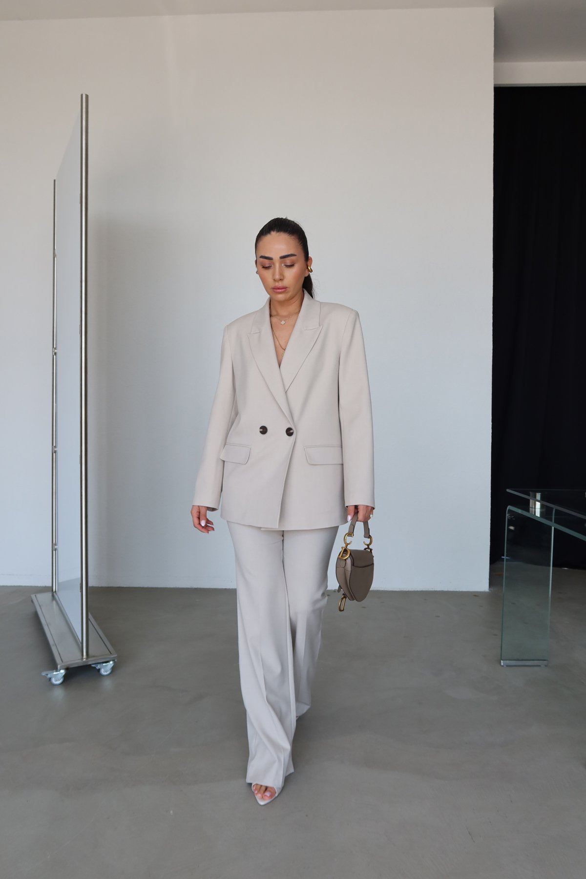 Geniş Paça Pileli Kumaş Pantolon