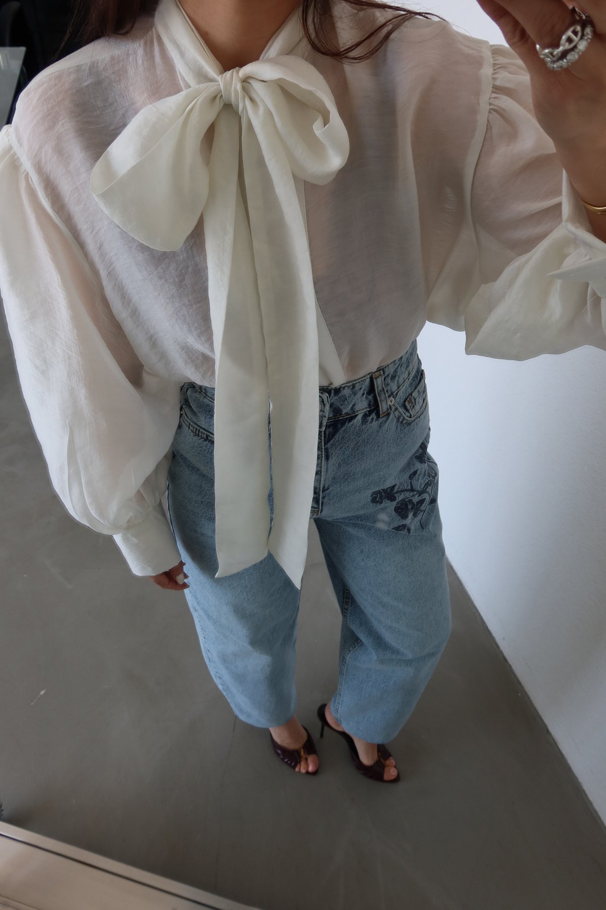 Yakadan Bağlamalı Balon Kol Bluz