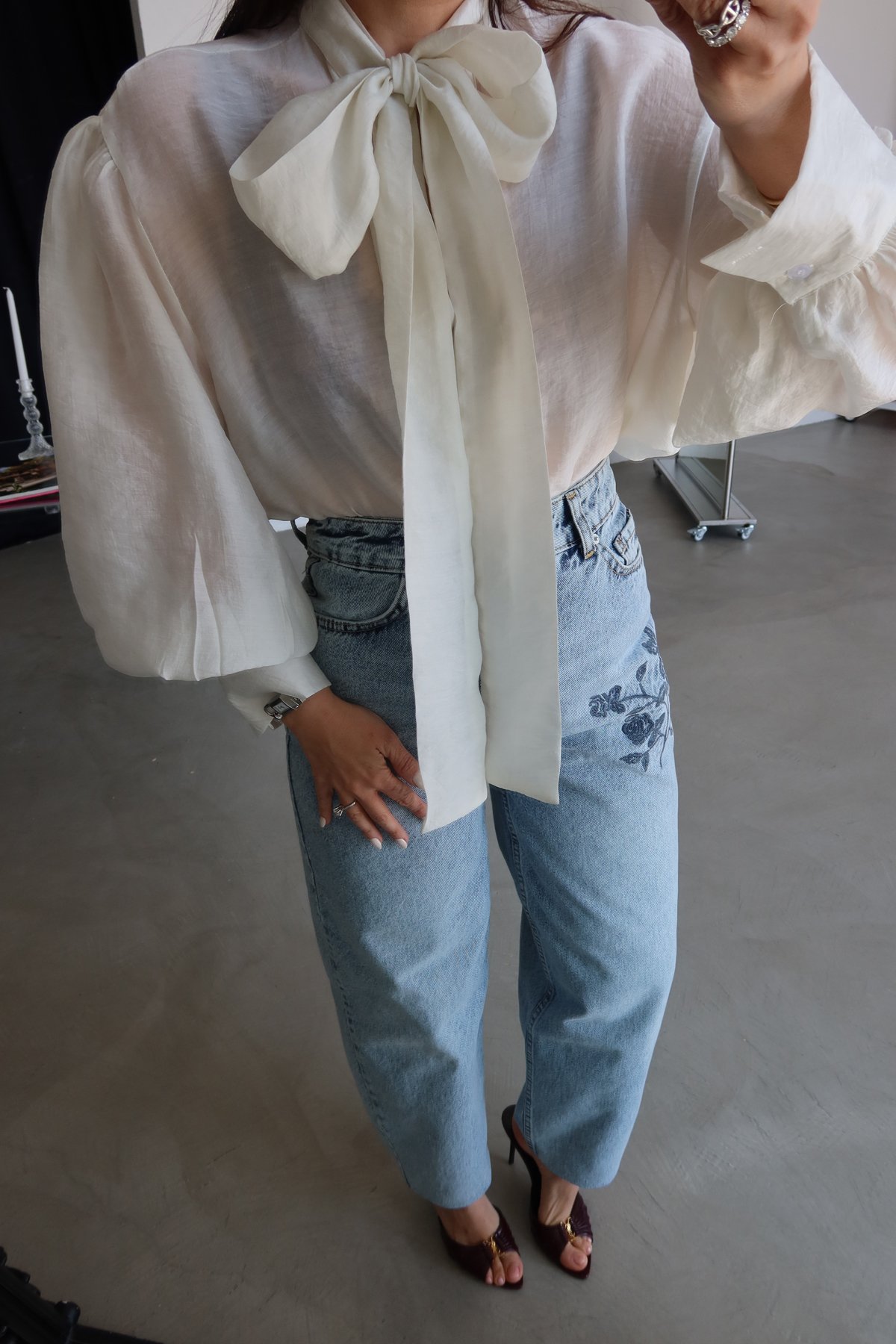 Yakadan Bağlamalı Balon Kol Bluz