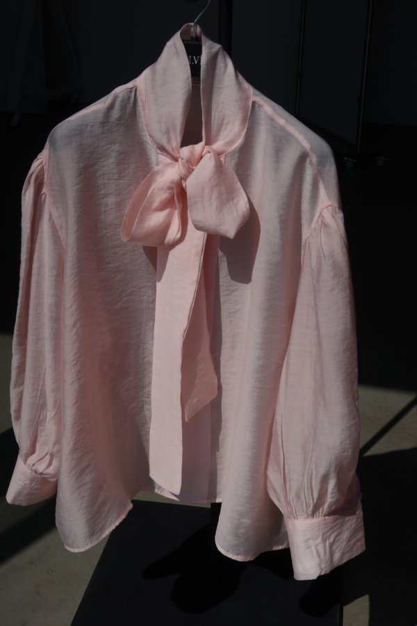 Yakadan Bağlamalı Balon Kol Bluz