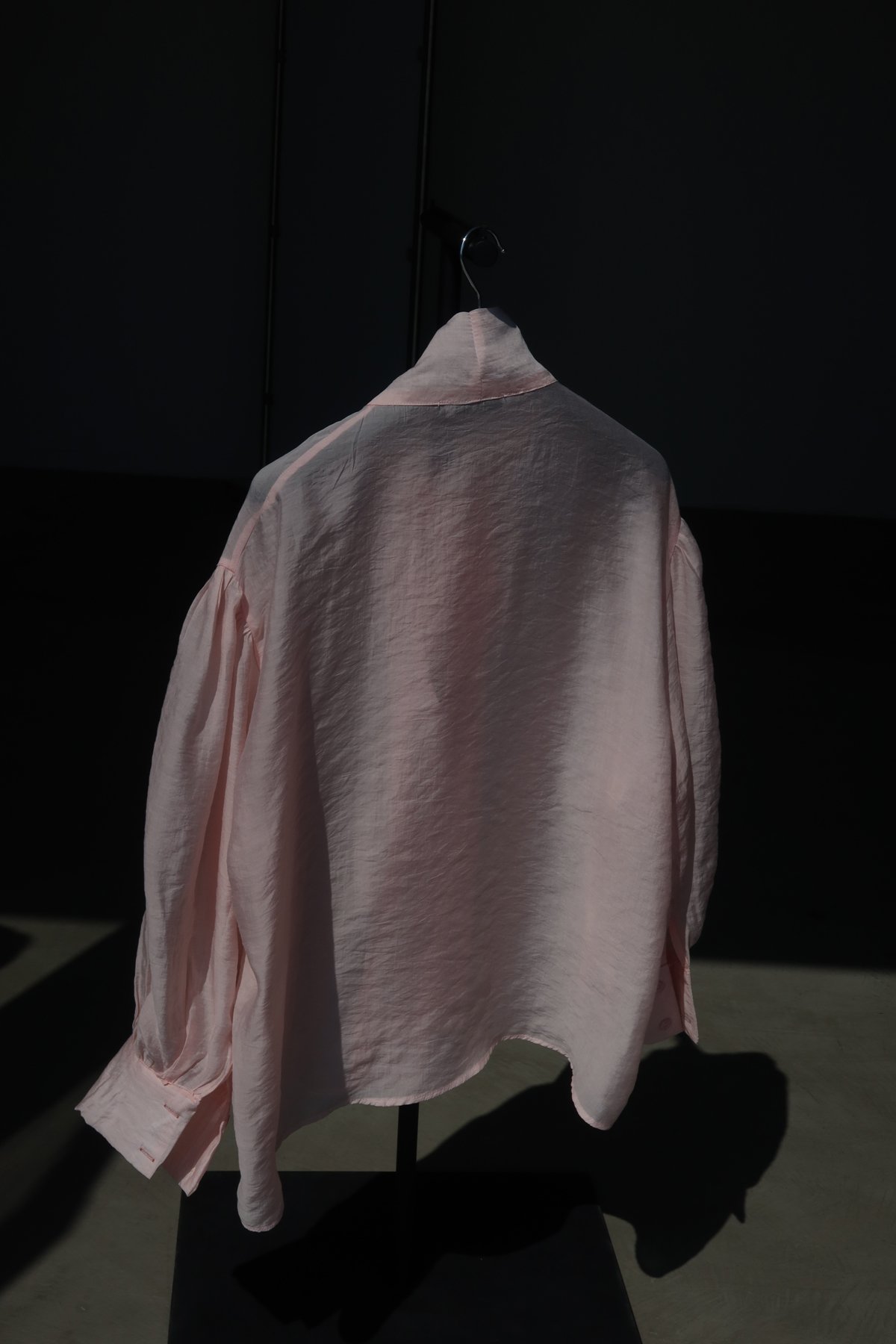 Yakadan Bağlamalı Balon Kol Bluz