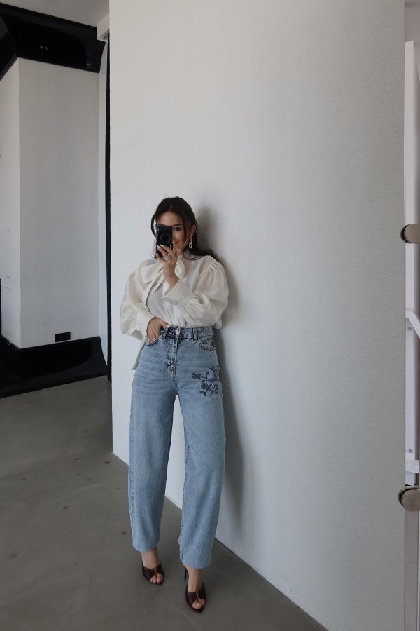 Çiçek Nakışlı Jean