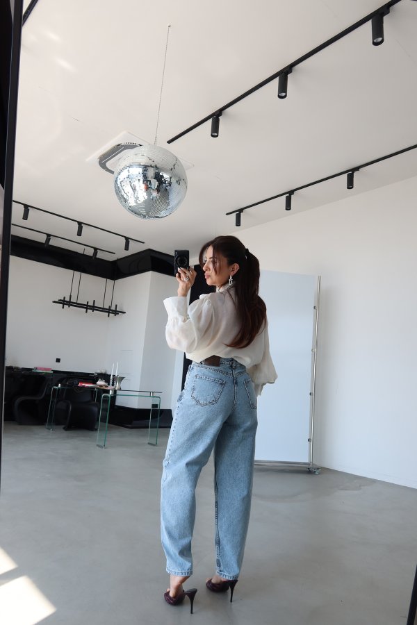 Çiçek Nakışlı Jean