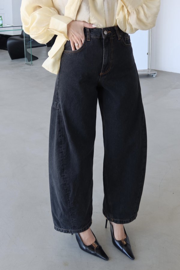 Dikiş Detaylı Geniş Kalıp Jean