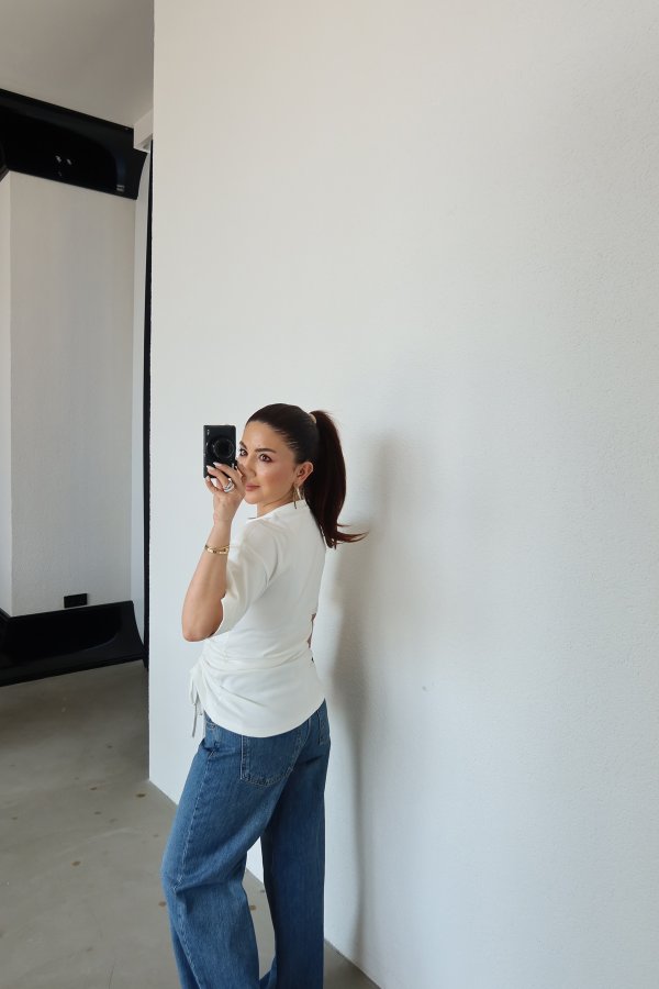 Omuzu Vatkalı Önü Büzgülü Bluz