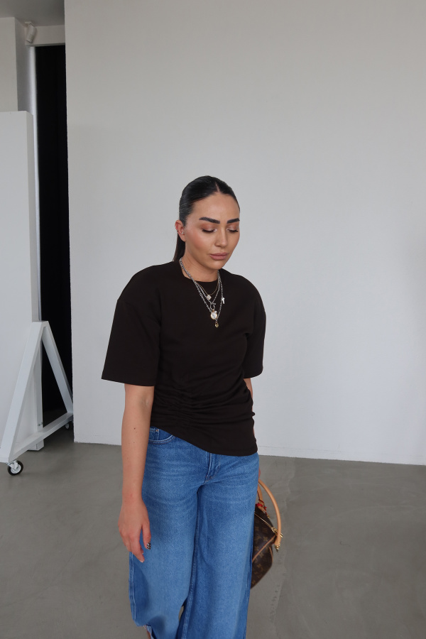 Omuzu Vatkalı Önü Büzgülü Bluz