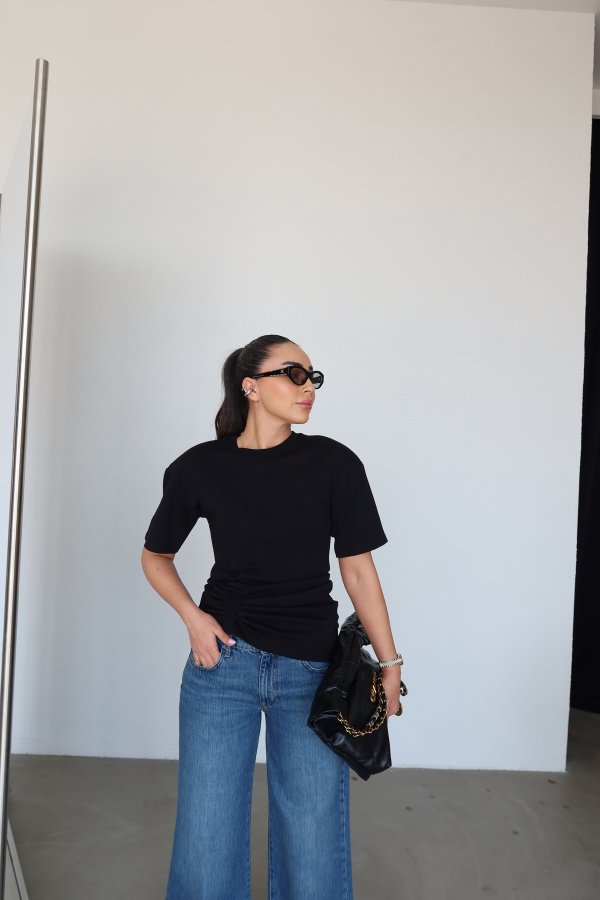 Omuzu Vatkalı Önü Büzgülü Bluz