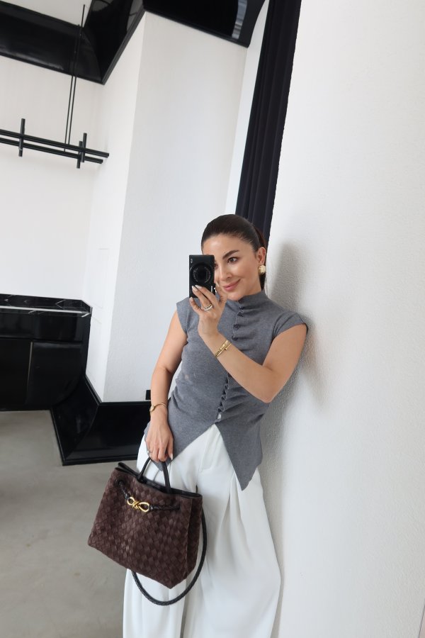 Büzgülü Kolsuz Triko