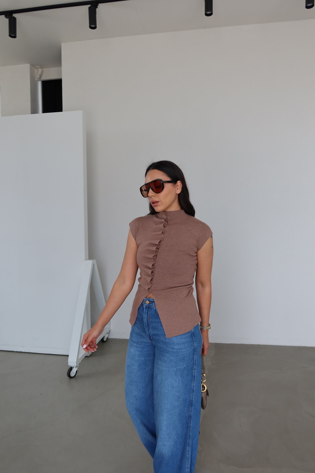 Büzgülü Kolsuz Triko