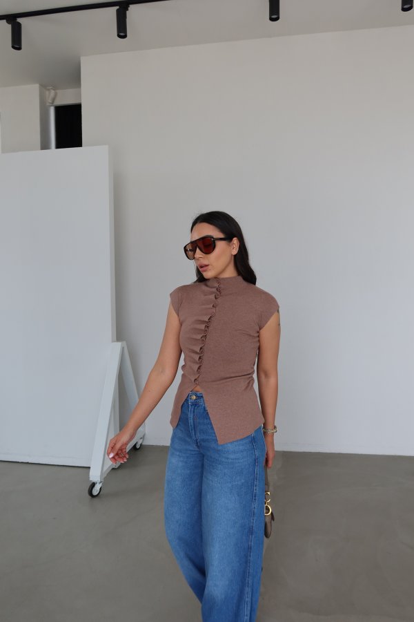 Büzgülü Kolsuz Triko