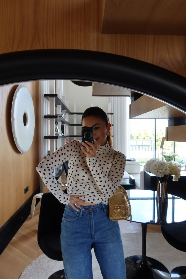 Dik Yaka Puantiyeli Bluz