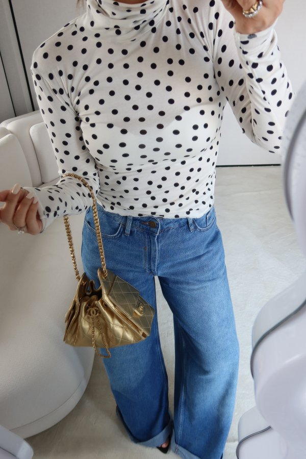 Dik Yaka Puantiyeli Bluz