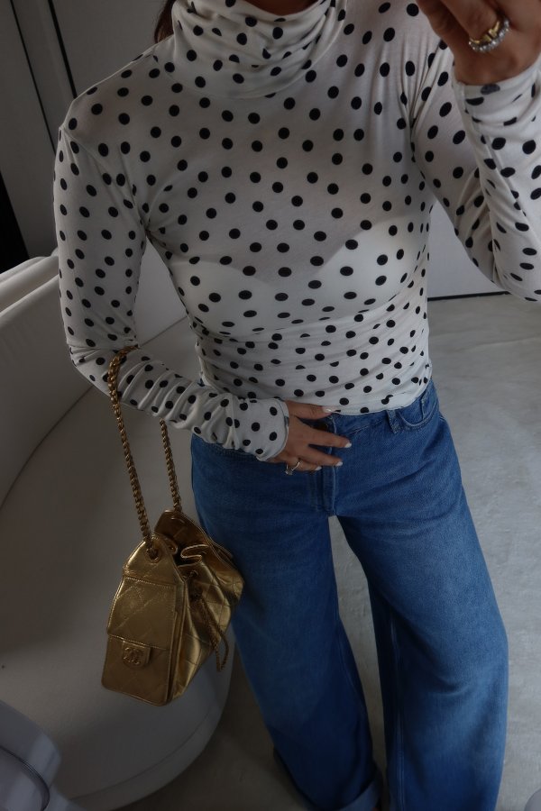Dik Yaka Puantiyeli Bluz