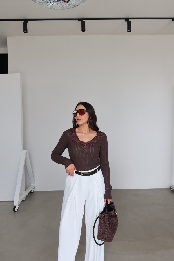 V Yaka Güpür İşlemeli Triko