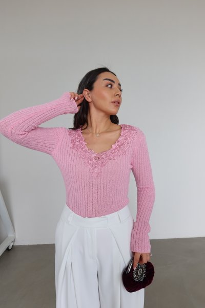 V Yaka Güpür İşlemeli Triko