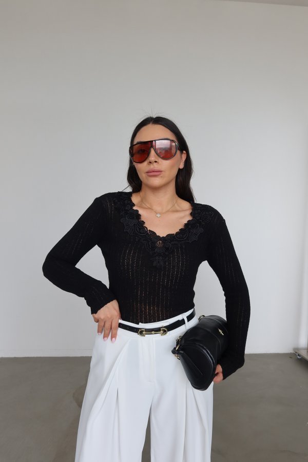 V Yaka Güpür İşlemeli Triko