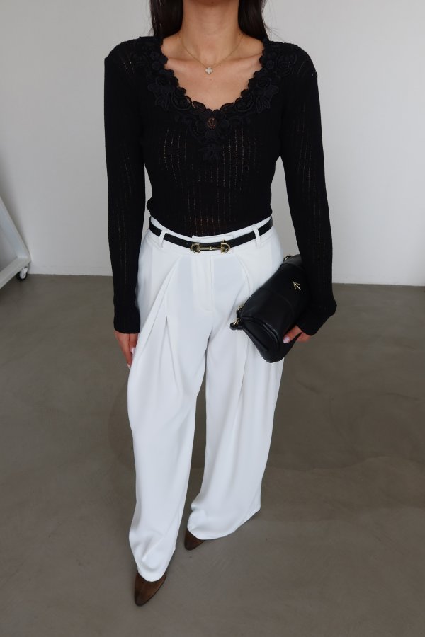 V Yaka Güpür İşlemeli Triko