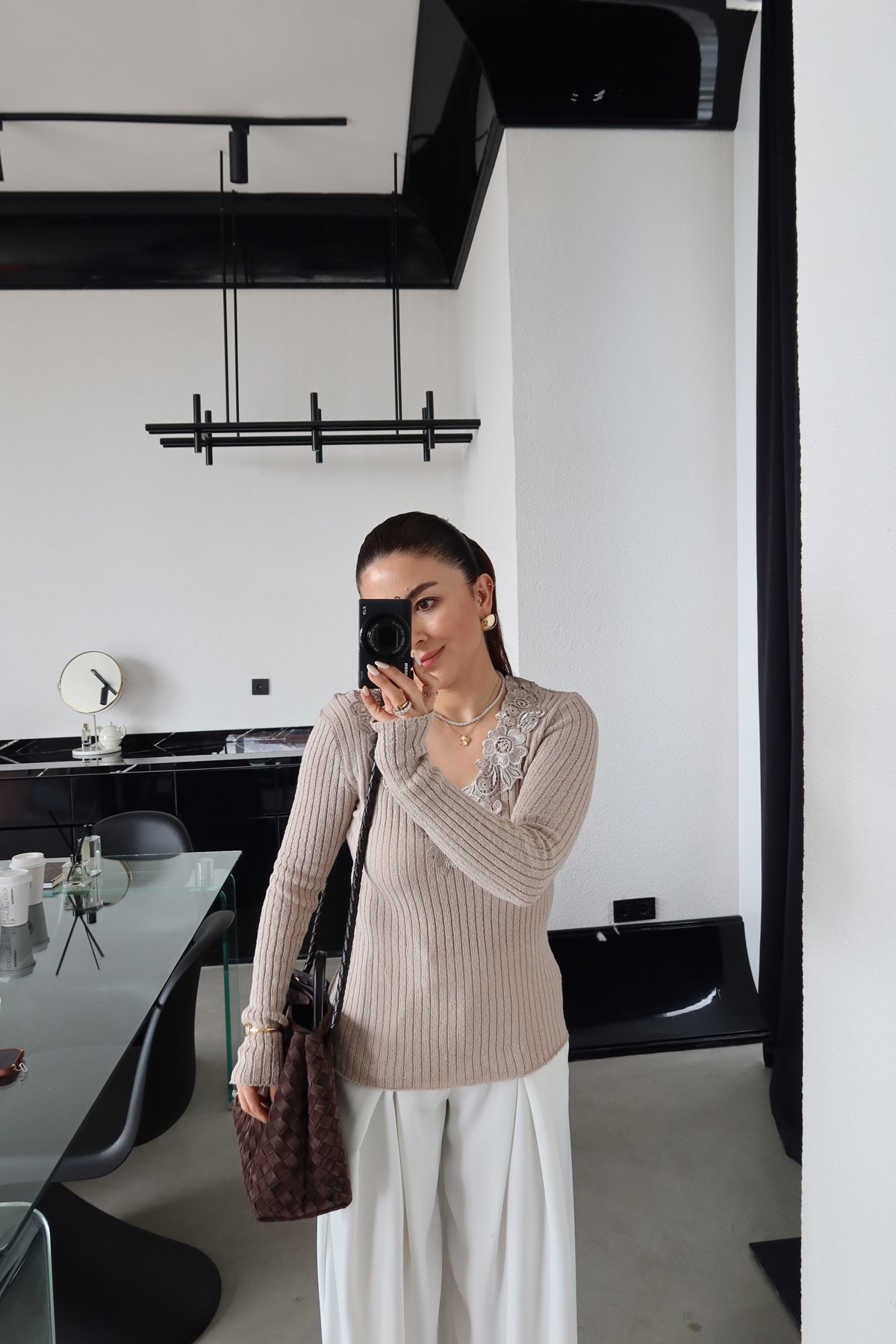 V Yaka Güpür İşlemeli Triko