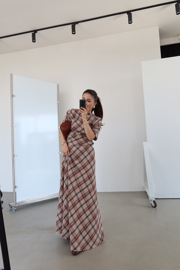 Asimetrik Kesim Ekoseli Bluz Etek Takım