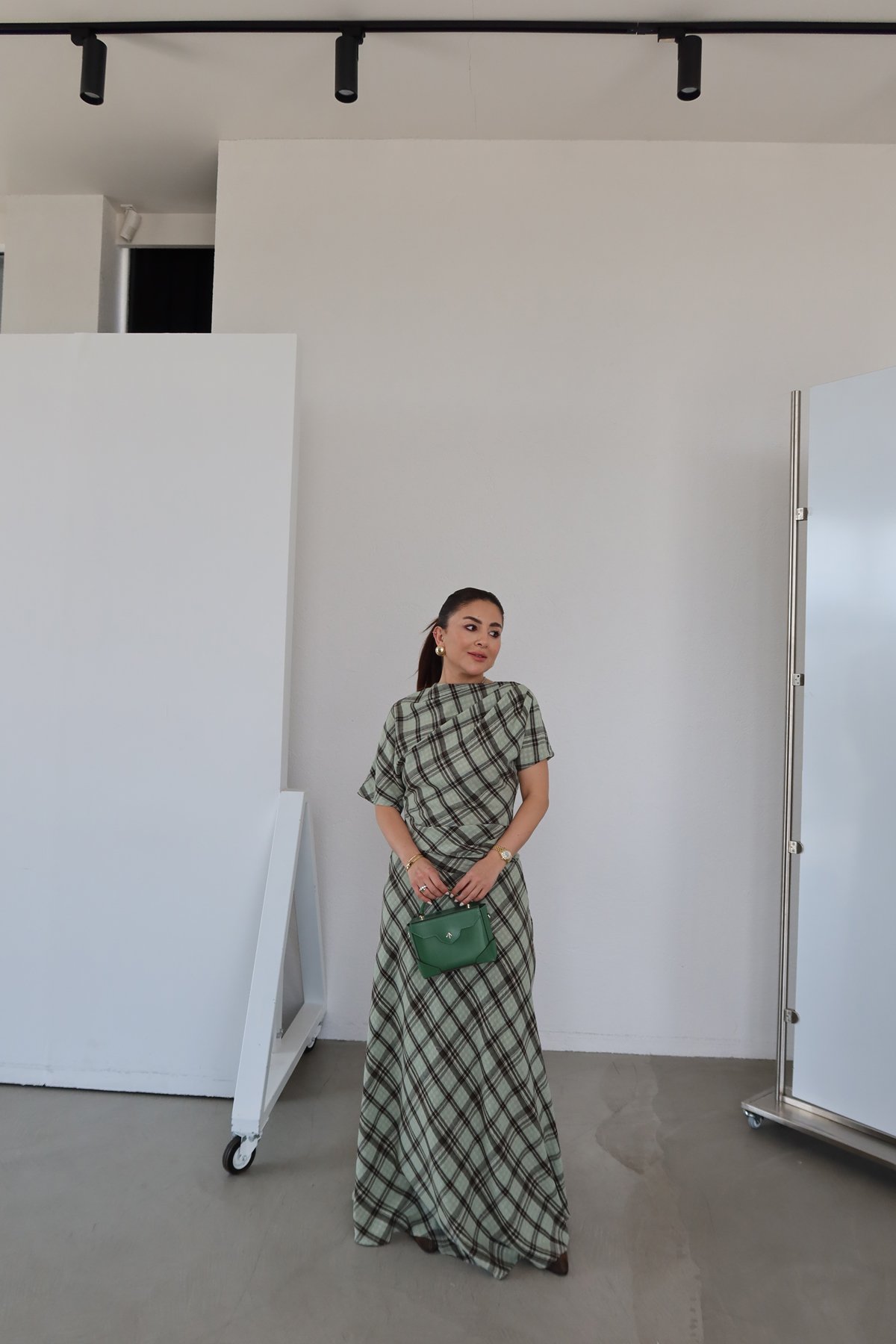 Asimetrik Kesim Ekoseli Bluz Etek Takım