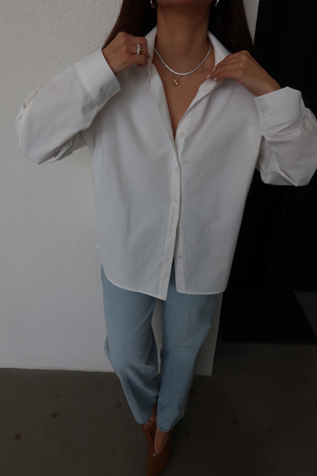 Kolları Güpür İşlemeli Gömlek