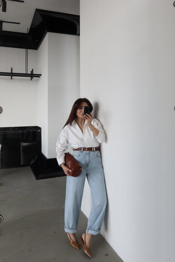 Kolları Güpür İşlemeli Gömlek