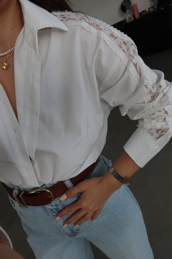 Kolları Güpür İşlemeli Gömlek