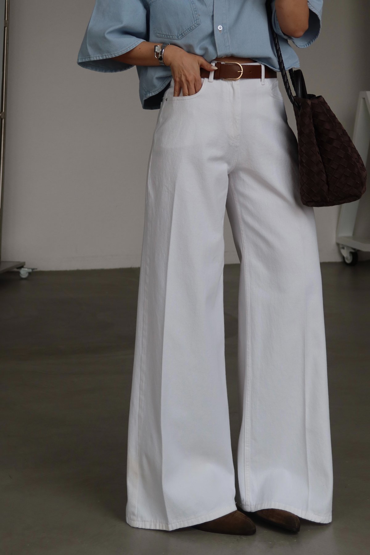 Yumuşak Dokulu Kemerli Wideleg Jean