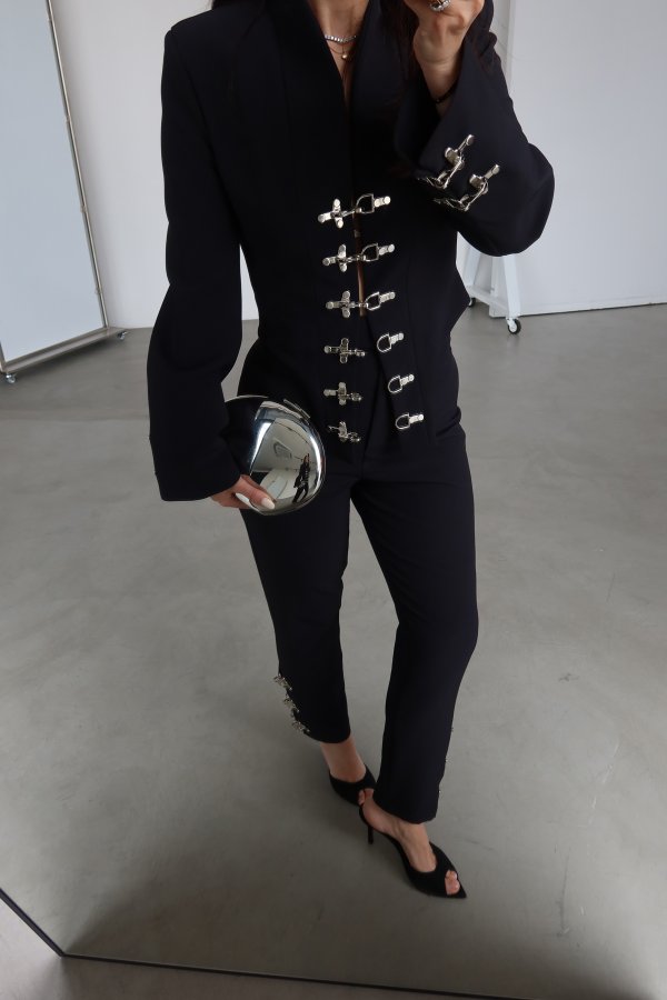 Aksesuar Detaylı Tasarım Ceket Pantolon Takım