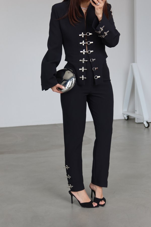Aksesuar Detaylı Tasarım Ceket Pantolon Takım
