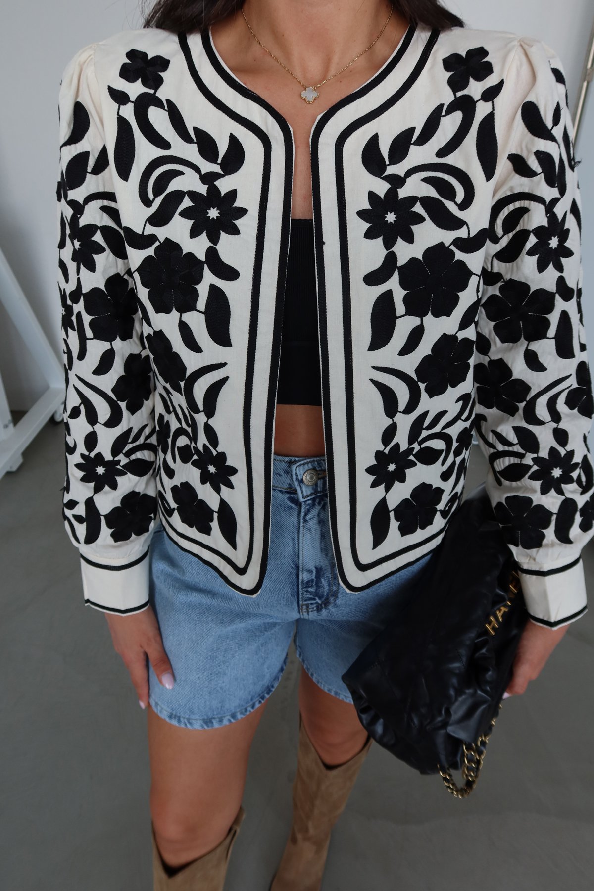 Çiçek Nakışlı Ceket