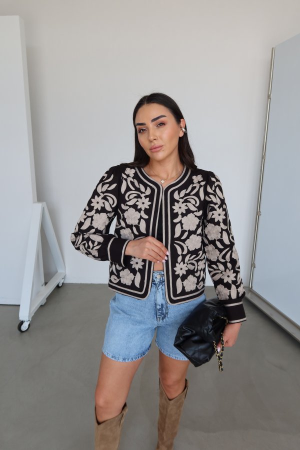 Çiçek Nakışlı Ceket