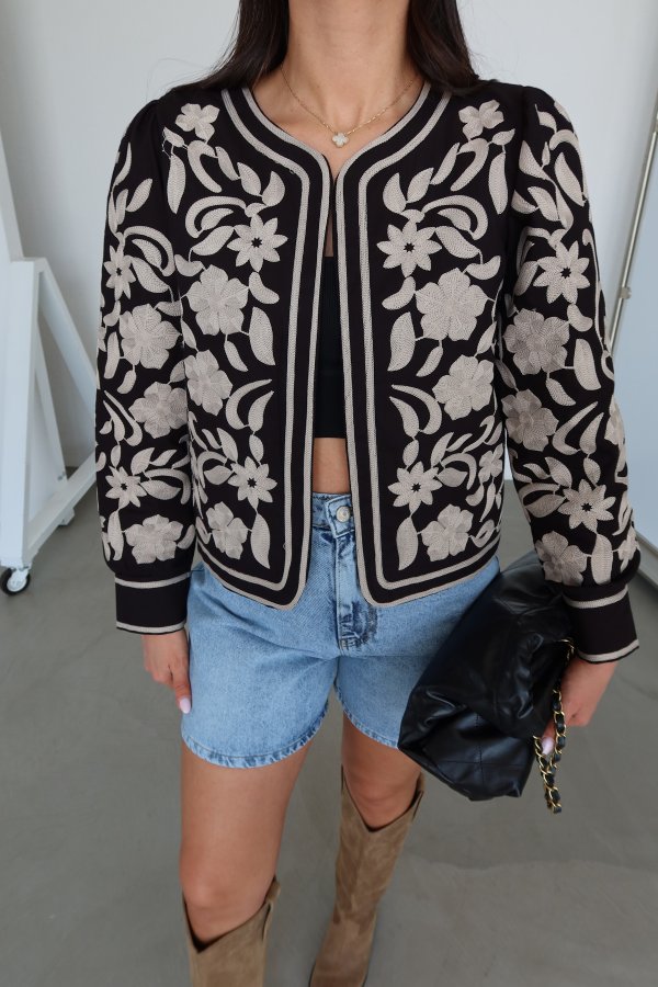 Çiçek Nakışlı Ceket