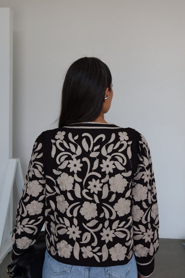Çiçek Nakışlı Ceket