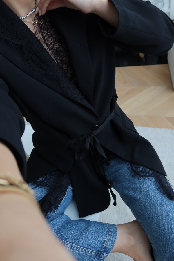 Dantel Detaylı Önden Bağlamalı Ceket