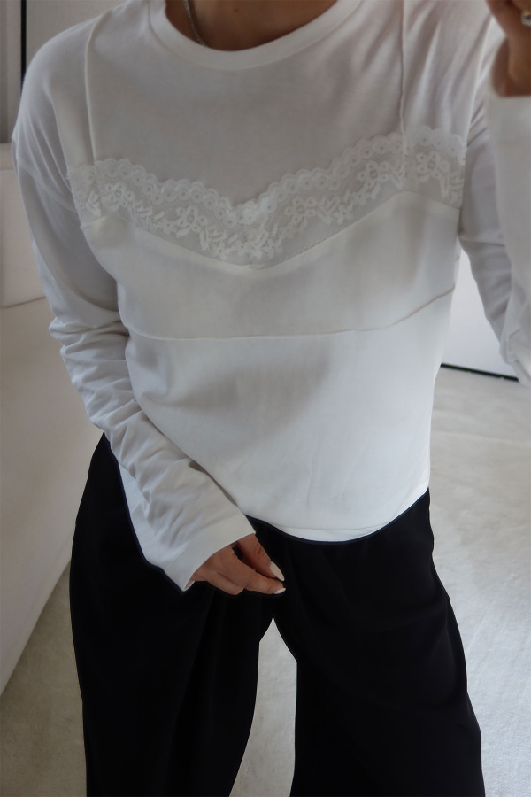 Uzun kollu Göğüsü Dantelli Bluz